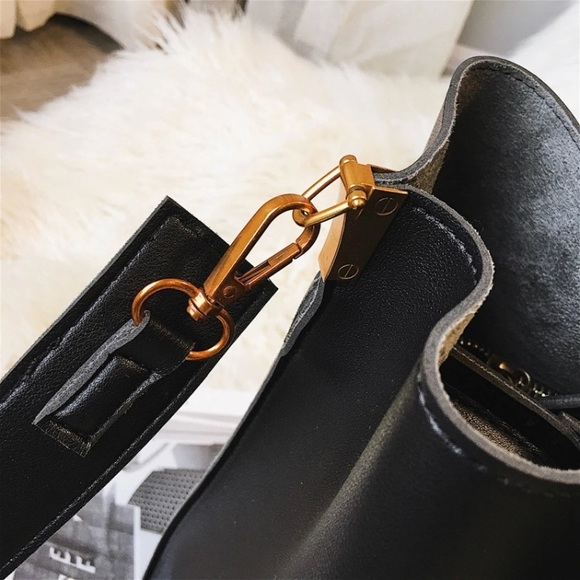 Just In! 🆕 BERLIN Vol. 3 Rivet Bucket Bag - Picture 7 of 8